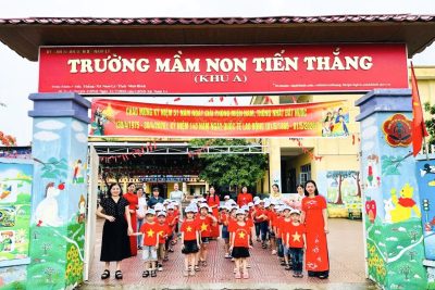 Hoạt động tham quan trường Tiểu học của các bé 5 – 6 tuổi Trường Mầm non Tiến Thắng