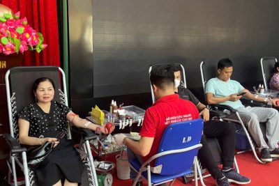 LAN TỎA NGHĨA CỬ CAO ĐẸP TỪ HOẠT ĐỘNG HIẾN MÁU TÌNH NGUYỆN CỦA CÁN BỘ, GIÁO VIÊN, NHÂN VIÊN TRƯỜNG MẦM NON TIẾN THẮNG