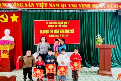 TRƯỜNG MẦM NON TIẾN THẮNG TRAO QUÀ TẾT CHO HỌC SINH CÓ HOÀN CẢNH KHÓ KHĂN NHÂN DỊP TẾT BÍNH NGỌ 2026